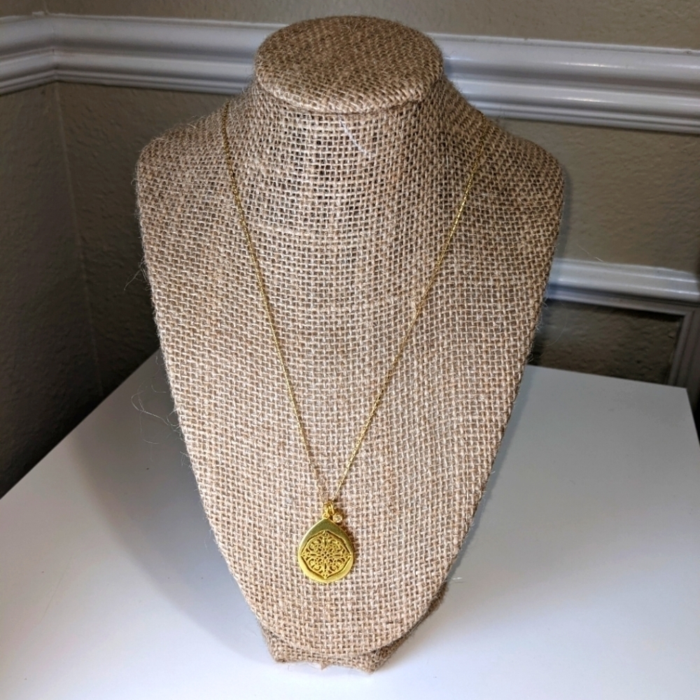 Gold Filigree Teardrop Necklace w Diamond - Picture 2 of 4